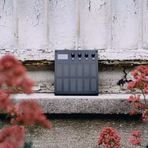 Doboz DVNA : Un synthétiseur à accords et textures, avec une touche d'originalité